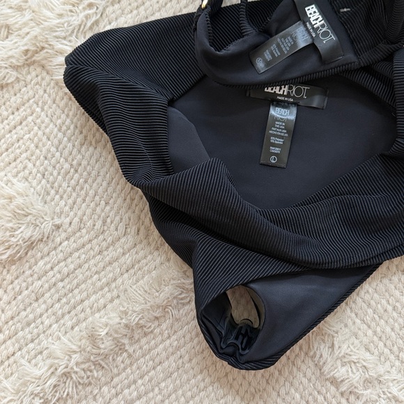 New Beach Riot Bikini Set - Picture 4 of 5